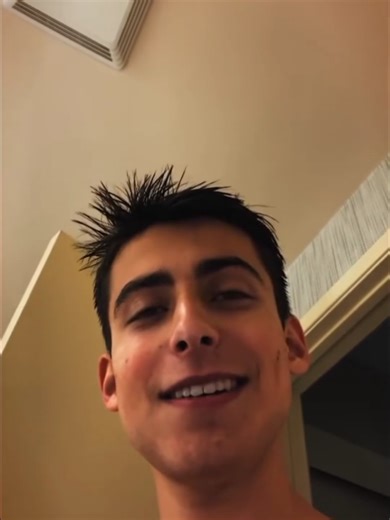 Aventura en Catamarán y Aidan Gallagher