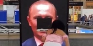 Frau zertrümmert Putin-Installation am HB mit Hammer