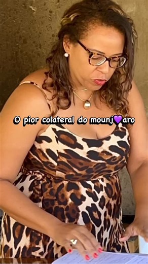 O pior ‘colateral’ do Monj💜uro é evoluir um pouco mais todos os dias. Agora, as receitas milagrosas que eu deveria seguir para emagrecer “saudável“ chovem nos comentários e no meu direct. Engraçado… tem gente que usa zolpidem e álcool todo dia sem ninguém questionar. Quando o assunto é Monj💜uro, o povo se preocupa. Eu já tinha tentado de tudo e nada funcionou. Hoje, finalmente, encontrei um caminho que tem feito sentido pra mim. | Vanessa Karla Balbino