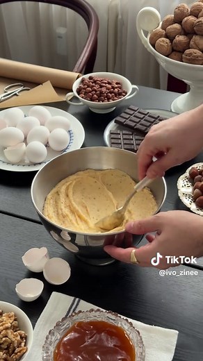 Recept za Esterhazy tortu sa kremom i čokoladom