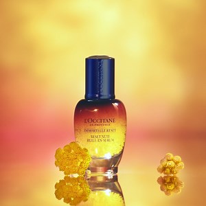 In der kalten Jahreszeit ist es besonders wichtig, dass du deine Haut ausreichend pflegst und versorgst. Unser Immortelle Reset Overnight Öl-in-Serum regeneriert deine Haut über Nacht, sodass du optimal in den neuen Tag starten kannst 💛 Hier geht's zum Produkt: https://at.loccitane.com/products/immortelle-reset-overnight-ol-in-serum | L'OCCITANE en Provence - Österreich