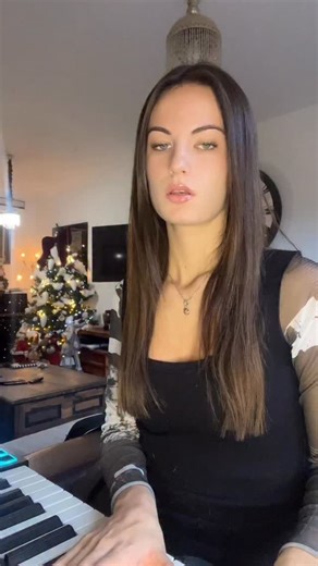 🥰PRE-SAVE my New Ep 1920, December 15 on Spotify and other digital platforms, includes my new song “Dancing in Circles”💔 and if you can’t wait you can by it on Bandcamp NOW!! Link in my Bio Reserva mi Nuevo Ep 1920 que sale el 15 de Diciembre en Spotify y demás plataformas digitales, si no podéis esperar podéis comprarlo ya en Bandcamp , enlace en mi Bio #singersongwriter #charlottesummers #charlottesummersofficial #livemusic #newmusic #1920 #1920ep #newep #newsong #sadsongs #relatable #breaku