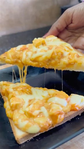 “5 min Bread pizza 🍕 so easy so tasty !🤤 #pizza #breakfast #shorts