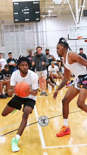 Moon is always hitting the most ridiculous shots #1v1 #god #basketball