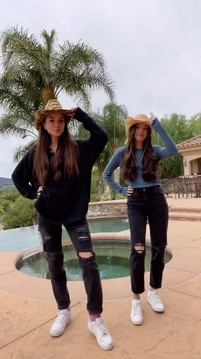 Yeah it’s true… 🤠 @merrelltwins @vanessamerrell @veronicamerrell IC: @tatum stall