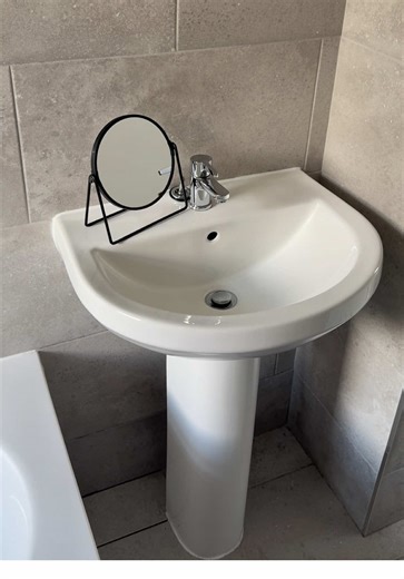 ✨ A sink reset in progress! 🧼🚿 A quick clean makes all the difference fresh, sparkling, and ready to brush your teeth 🪥💙