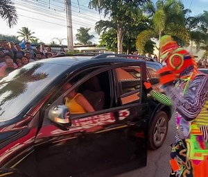 2.3M views · 87K reactions | Hoy y mañana EL SALVADOR llegó el momento 27 Mayo, Santa Tekla, El Salvador  28 Mayo, Lourdes Colón,  Gracias a Pan Sinaí y Epmfiveothreerecords Por hacer esto posible VIDEO LA SEMANA PASADA EN PROGRESO JUTIAPA  Hermoso publicó. Una vez me dijo un policía: Hablé ahora o CALLE PARA SIEMPRE. Y aquí sigo viviendo mi sueño de hacer reír en las calles del mundo. No Stop” | Karcocha Street Art | Facebook