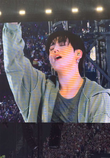 #BTSyoungforever #BTSinLondon #btslondonday2 #BTSArirang #suprisesong