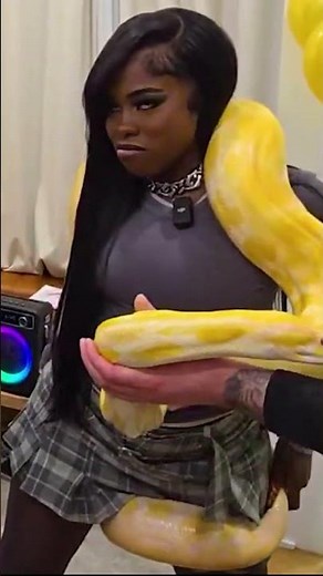 Python Got Between Her Legs.. 😲