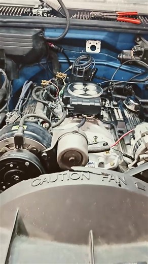 The 1992 OBS Chevy has ditched the factory TBI for Holley goodies