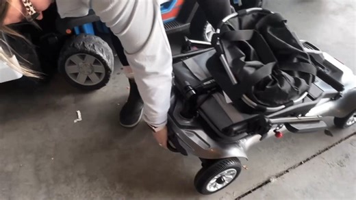Watch Scooter Highlights Easy & Versatile on Amazon Live