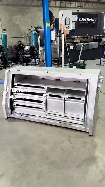 Another set of our aluminium work boxes ready for some colour this Friday to match our new style trays 🤌🏼 #fyp #foryoupage #blowthisup #trending #foryou #viral #tray #4x4