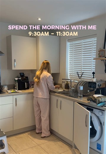 morning vlog 🫶🏼 happy thursday!! 🧺✨🤍 #dailyvlog #morningvlog #vlogger #dayinthelife #spendthedaywithme @Russell Hobbs @Sofology @dusk.com @Cleanipedia @Joy Of Clean