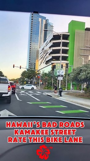 Rate this interesting bike lane by Whole Foods. Let us know what you think in da comments below. 👇🏻 #HawaiiRightNow #HawaiiLife #Hawaii #Oahu #Honolulu #Kamakee #BikeLane #BikeLane #BadRoads #HawaiisBadRoads | Hawaii Right Now