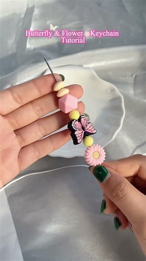 Follow the butterfly 🦋 & flower 🌸 beaded keychain tutorial #diy flowers #butterfly #keyxhain #fyp