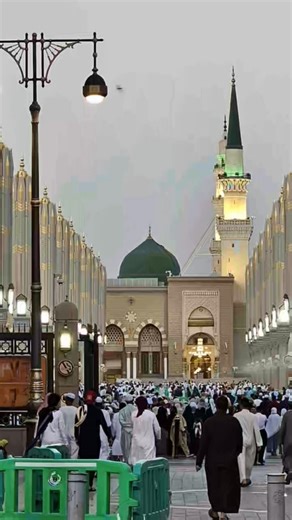 Chhod fikra Duniya Ki Chal Madine Chalte Hain #answer #love #findsomeone #lovesolution #findinglove