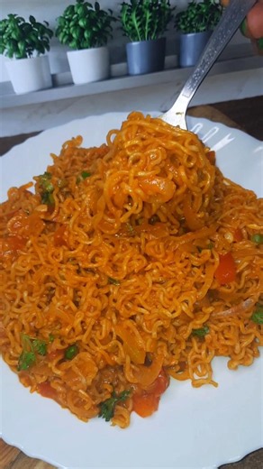 Chilli Garlic Maggie 😋🌶️| #maggie #chilligarlicmaggi #garlicmaggi #noodles #viral #spicymaggie