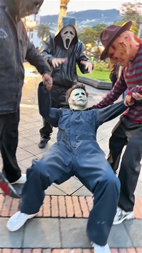 🎃🔥 ¡HALLOWEEN SE APODERA DE PROTOTIP DESIGN! 👻💀 El terror llegó a nuestra tienda y nadie está a salvo. 😈🩸 👀 ¿Reconoces a estos personajes? 🎭 Déjanos sus nombres en los comentarios. 👇🔥 #PrototipDesign #Halloween2026 #TerrorEnPrototip #HalloweenVibes #ModaUrbana