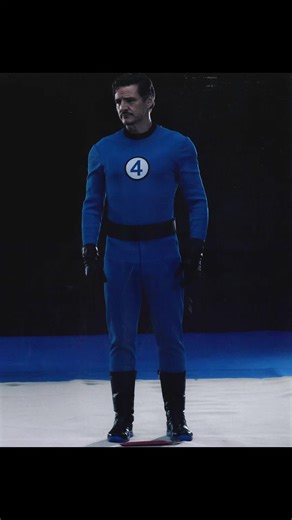 A closer look at the classic suit from The Fantastic Four: First Steps Family Portraits. There’s something timeless about stepping into a look that carries history, legacy, and a sense of responsibility it’s more than just a suit, it’s a story. Huge thanks to @LadyUrsulaSmile for the scan 🫶 What do you think of this version? Would you keep it classic or change it up? Let me know in the comments. #PedroPascal #FantasticFour #FirstSteps #Marvel #BehindTheScenes