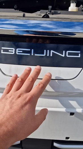 Beijing Basic EU5 – nova era kineskih automobila! Moderan, udoban i tehnološki napredan - ovaj model pokazuje koliko brzo napreduje kineska auto-industrija. 📄 Za nas u Auto centru Đorđević bilo je pravo zadovoljstvo obaviti registraciju ovih vozila, koja su u Srbiju stigla zahvaljujući kompaniji Burnett SGS. Uvijek je poseban osećaj kada prvi put registrujemo novo vozilo koje tek počinje svoju priču na našim putevima. 📍 Auto centar Đorđević - mesto gde nova vozila dobijaju svoj prvi pečat. #Au