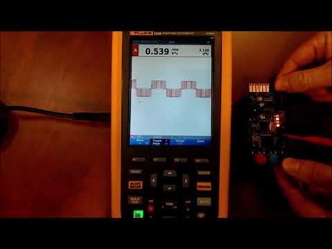 Demostración modo ajuste AUTOmático del osciloscopio portátil Fluke 125B.