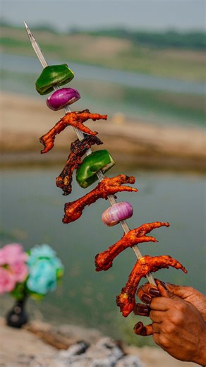 primitive delicious chicken feet roast crackle fire #chicken #chickenfeetrecipe @flaviacapital