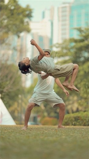 Learning how to backflip with Yow from Indosalto