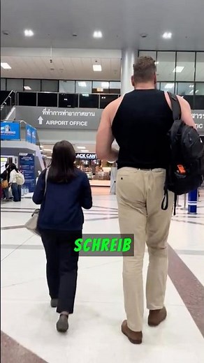 He measures 2.18 m – the tallest bodybuilder in the world!