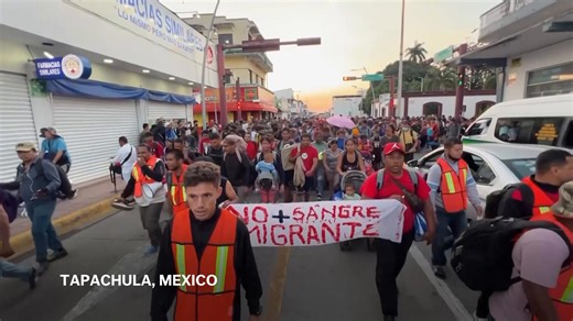 Hundreds of migrants start long walk to Mexico's border with US