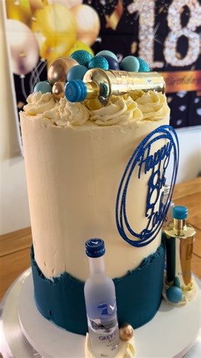 Vodka Birthday Cake 🤩 #cake #birtdaycake #cakedecorating #caketok #hobbybaker