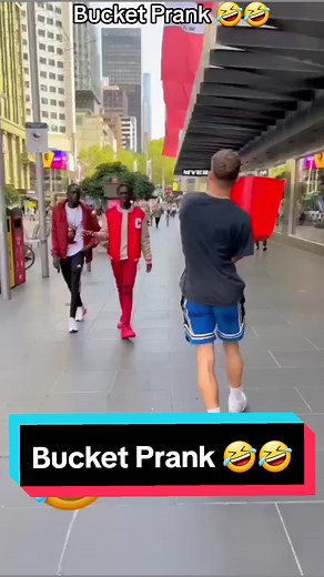 Bucket Prank 🤣🤣🤣 #trynottolaugh #prank #funny #fypシ #trynottolaugh #comedia #humour #engracado #funnyvideos #fail