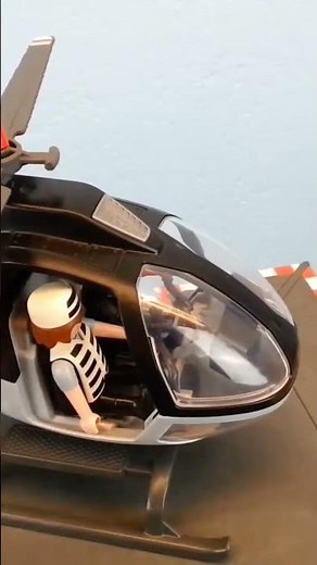 Gangster flüchtet mit dem Hubschrauber #seratus1 #playmobil #gefängnis #prison #polizei #police