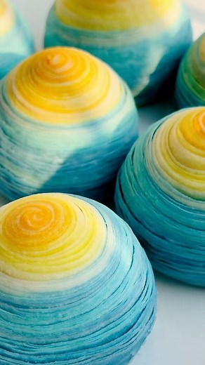 QELEG | silicone-mold on Instagram: "✨🌌Starry Night Egg Yolk Pastry features a rich, flaky texture with a perfect balance of savory-sweet flavor, where the salty egg yolk contrasts beautifully with the sweet paste. Lard Dough Water: 36g Fine sugar: 13g All-purpose flour: 94g Lard: 34g Lard Paste Lard: 38g Cake flour: 76g Filling Red bean paste: 200g Baked salted egg yolks: 8 1 Prepare the Lard dough: Mix water and fine sugar evenly, add all-purpose flour and stir until crumbly. Add lard and kne