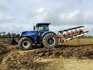New Holland T7.270 | Labour 6 corps | Plowing
