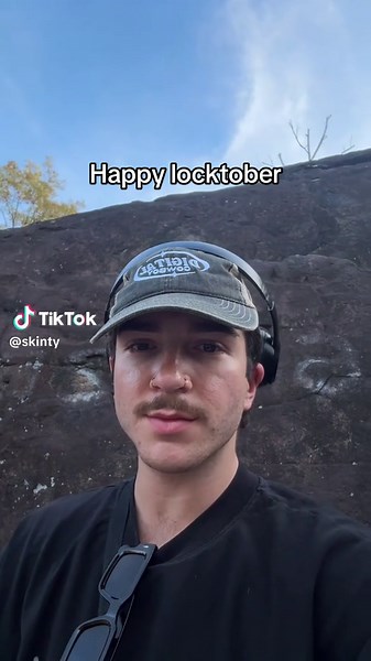 Happy holidays skintyons! #skinty #fyp #locktober #loisgriffin #fypシ