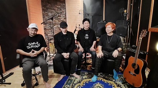 แจ้งข่าวอีกครั้งนะครับ.. เราจัดคอนเสิร์ต 30 ปี Smile Buffalo วันเสาร์ ที่ 17 พฤษภาคม 2568 ที่ Mr.Fox Live House ทาวน์อินทาวน์ ประตูเปิด 18.00น. เริ่มการแสดง 20.00น. ด่วน! บัตร 999 บาท จำนวนจำกัด 400 คน อยากให้ทุกคนมาร่วมสนุกเหมือนย้อนเวลากลับไป30ปีที่แล้ว จองบัตรตามลิ้งข้างล่าง ที่ Ticket melon นะครับ https://www.ticketmelon.com/smilebuffalo/30years-smilebuffalo | Smile Buffalo