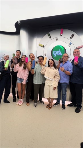 Not just a public figure. Not just a guest. A certified frank Friend. 💚 When your daily essential is actually… essential. From coffee runs to full-day shoots, they’ve been carrying frank green long before the spotlight hit the store. Stylish? Always. Functional? Obviously. Conscious? That’s the point. Real routines. Real love. Real frank Friends.