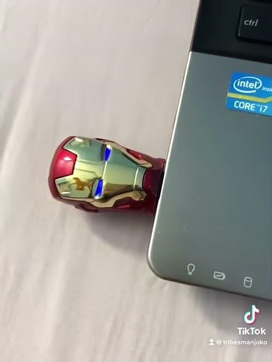 How to insert flash drive into your laptop or computer