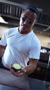 Avocadooo 🥑 Burger 🍔 #saltbae #saltlife #Salt #food #foodie #restaurant #avocado | Nusret