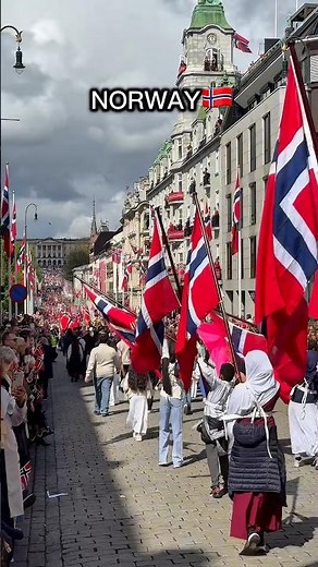 Highlights of Norway’s National Day: Joy, Bunads, and Parades 🇳🇴 Karl Johans Gate and Royal Palace