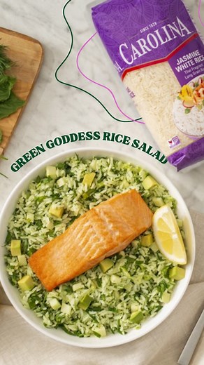 When they say eat your greens, this is what they should mean 🥑🥬💚 In just 15 minutes, you can create a delicious, nutrient-packed dinner. Who’s giving this a try tonight? Get the full recipe at the link below: https://bit.ly/4h78JLu | Carolina Rice