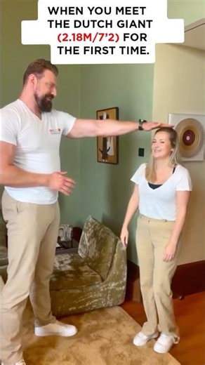 When you meet The Dutch Giant (7'2"/2.18M) for the first time 😂