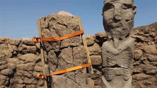 Massive human statue unearthed at Göbekli Tepe site