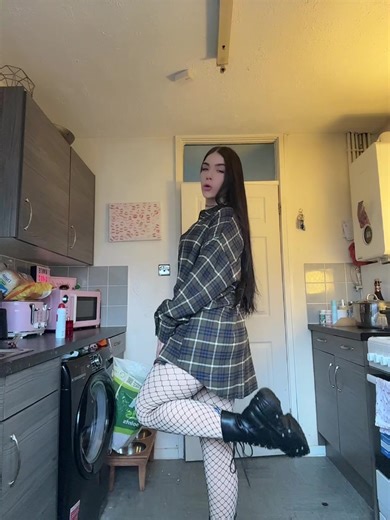 anniefanniex (@anniefanniex)’s videos with First Time - M-22
