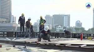 🎇🎆Sẵn sàng cho Lễ hội pháo hoa quốc tế Đà Nẵng (DIFF) 2023 Lễ hội pháo hoa quốc tế Đà Nẵng (DIFF) 2023 với chủ đề “Thế giới không khoảng cách” diễn ra từ ngày 2-6 đến 8-7-2023. Sân khấu năm nay có diện tích khoảng 1050 mét vuông, chiều rộng 22 mét, chiều dài 62 mét, lấn ra bờ sông khoảng 6 mét. Từ đây đến sát ngày diễn ra Lễ hội pháo hoa quốc tế Đà Nẵng 2023, lãnh đạo thành phố sẽ tiếp tục đến hiện trường để đôn đốc, kiểm tra và động viên tinh thần lực lượng thi