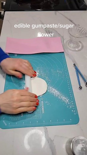 Delicate Gum Paste Flowers Tutorial for Cake Decorating