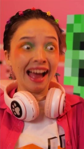 🔨🤣✨ This Hammer Is Wild 🟦 Pixel Chaos Everywhere