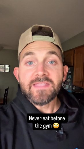 Never ever eat before going to the gym... Unless you want better energy. Better pumps. Better workouts. Most people skip food because they think it will slow them down. But a small carb snack thirty to sixty minutes before your lift can change everything. Think fruit. A granola bar. Rice cakes with honey. Simple carbs. Fast energy. No crash. If you want my free pre gym snack guide, drop the word guide below. #Fitness #gym #nutrition | Brett Barry