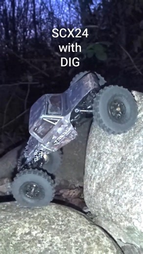 SCX24 with DIG – so good 1/24 AXIAL ✨ night rock crawling – cut-N-shut tires #scx24 #axial #shorts