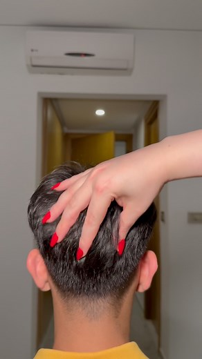 ✨ Sérum Caviar VIP K10 ✨ Dites stop à la chute et redonnez vie à vos cheveux 💪💛 Ce soin intensif en ampoules concentrées stimule la pousse, renforce la fibre capillaire et revitalise le cuir chevelu en profondeur. 💎 Enrichi en Caviar et en un complexe puissant de vitamines : 👉 A, B3, B5, B6, B8, B9, B12, C, E et F Un véritable cocktail fortifiant, anti-chute et stimulant de la croissance capillaire ✨ 🌿 Formule naturelle – sans silicone, sans sulfate, sans parabène, sans parfum artificiel. R